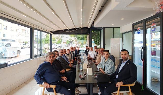 Anahtar Parti Antalya yöneticileri esnafla buluştu