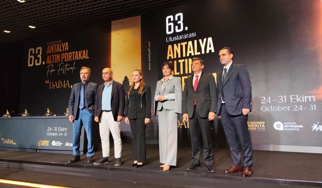 Altın Portakal'da Büşra Özdemir'den kararlılık mesajı: Asla vazgeçmeyeceğiz
