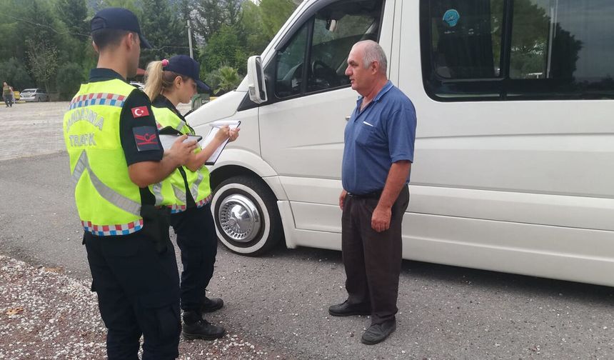 Jandarmadan okul servislerine denetim