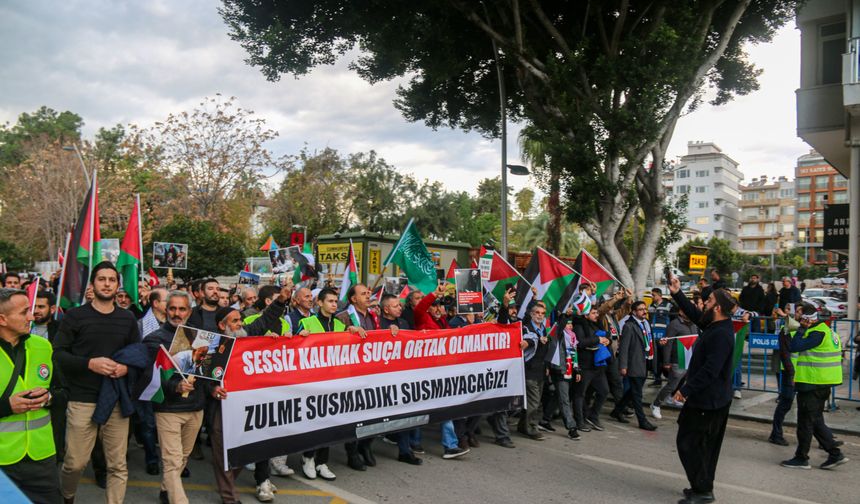 Antalya’da Filistin yürüyüşü