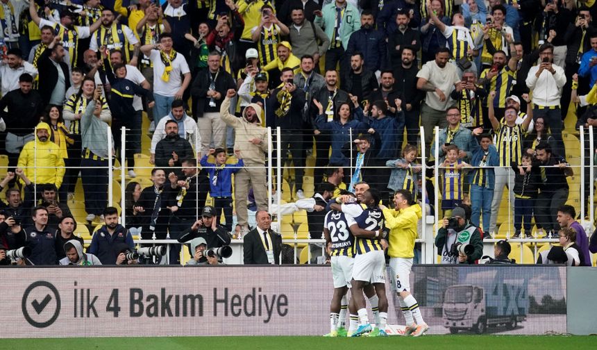 İlk yarıyı Fenerbahçe önde bitirdi