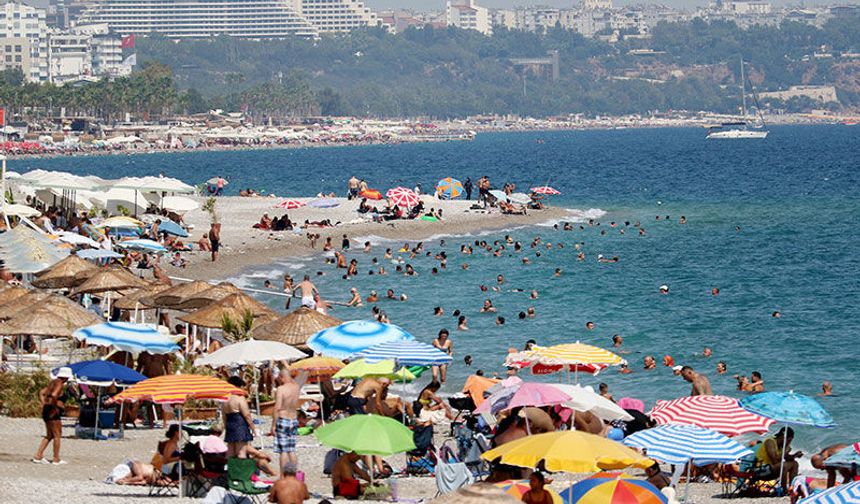 Sıcaktan bunalan sahile akın etti