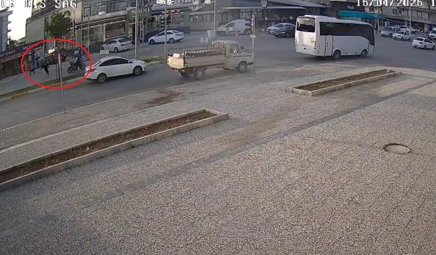 Köpeğin kovaladığı çocuğa motosiklet çarptı