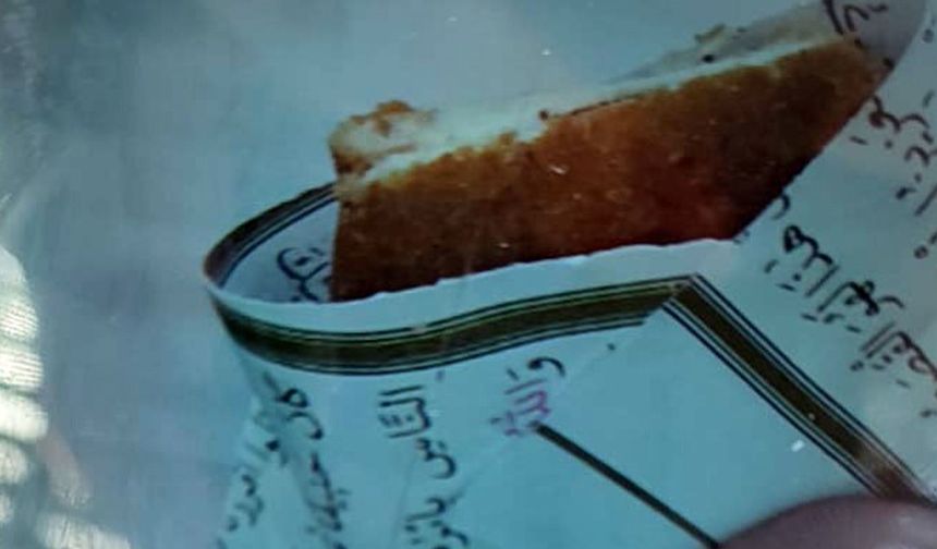 Kur’an-ı Kerim sayfalarını tost kağıdı yaptı