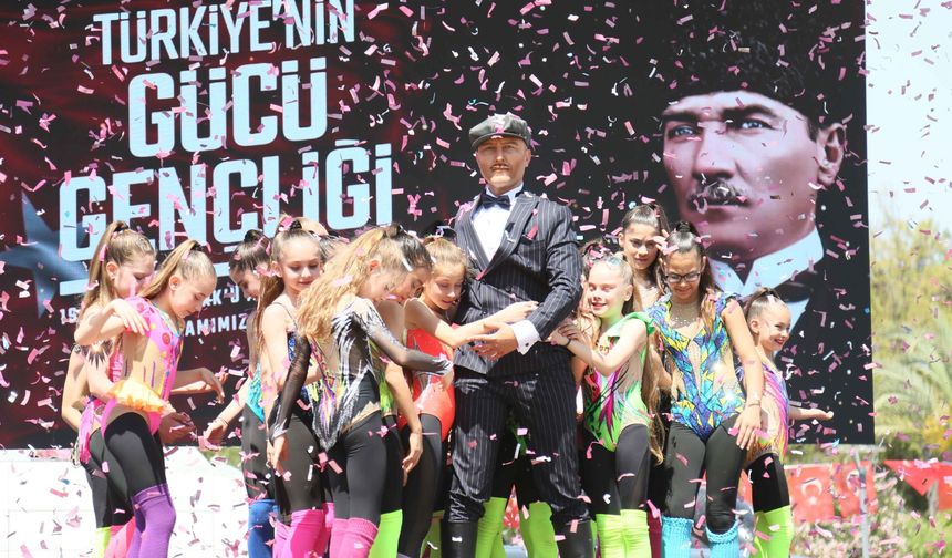 Temsili Atatürk'e yoğun ilgi