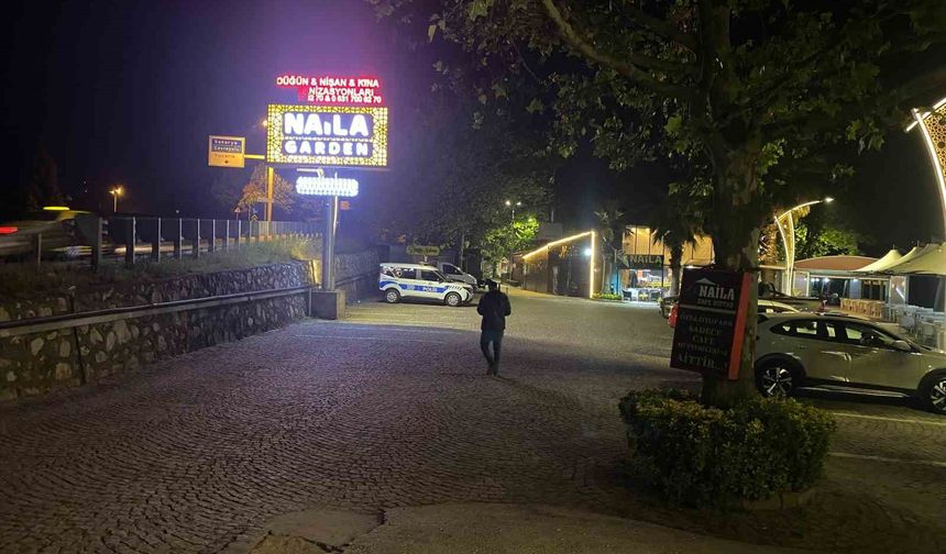 Kına gecesinde eğlenenlerin üzerine disko topu düştü