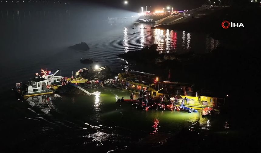 Turistleri taşıyan 4 tekne alabora oldu: 10 ölü