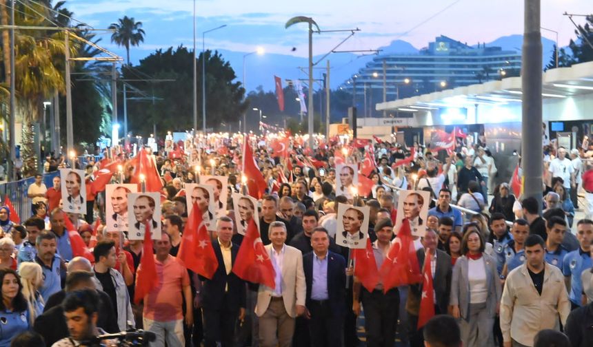 Muhteşem fener alayı