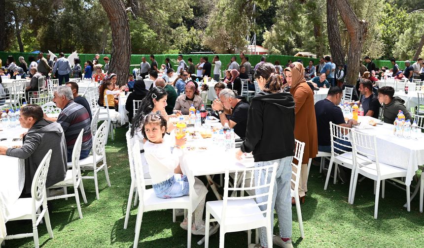 Belediye personeli yemekte buluştu