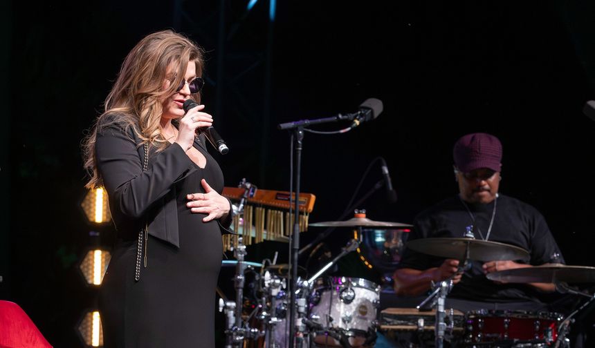 Melody Gardot Antalyalı müzikseverlerle buluştu