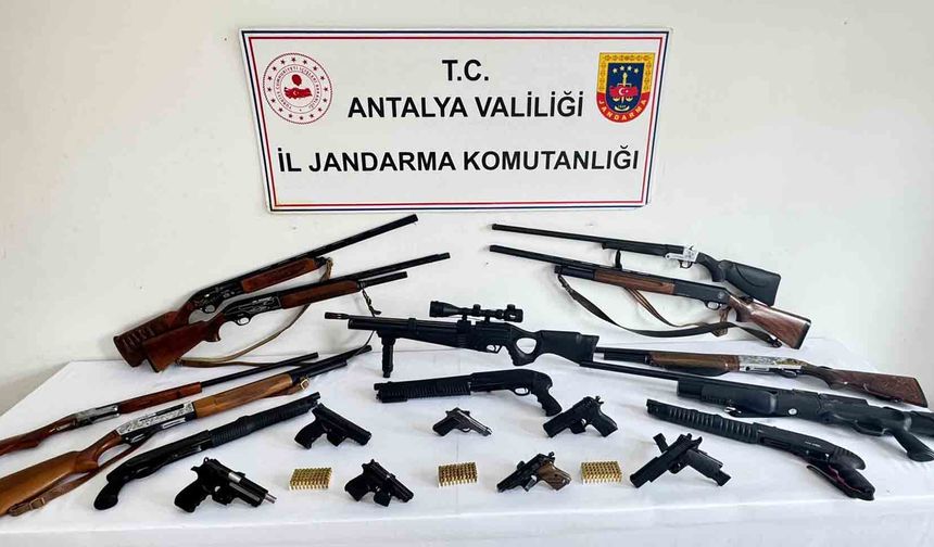 Alanya'da silah kaçakçılığı: 3 tutuklu