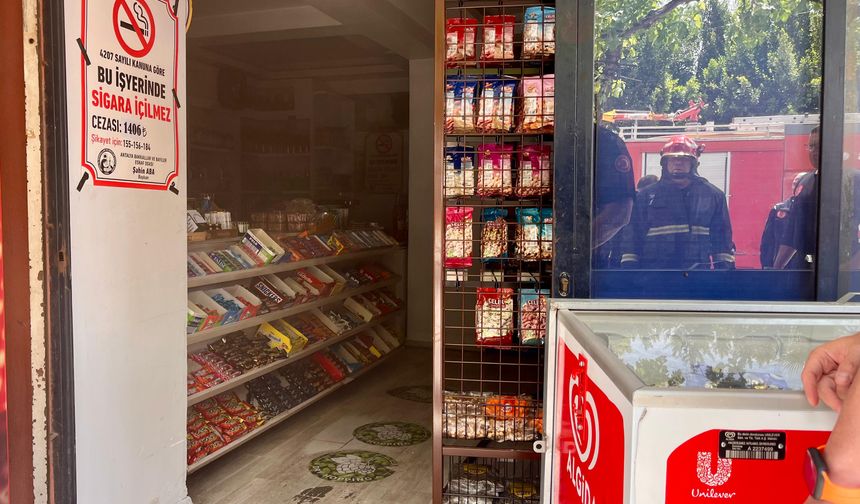 Kepez'de market yangını