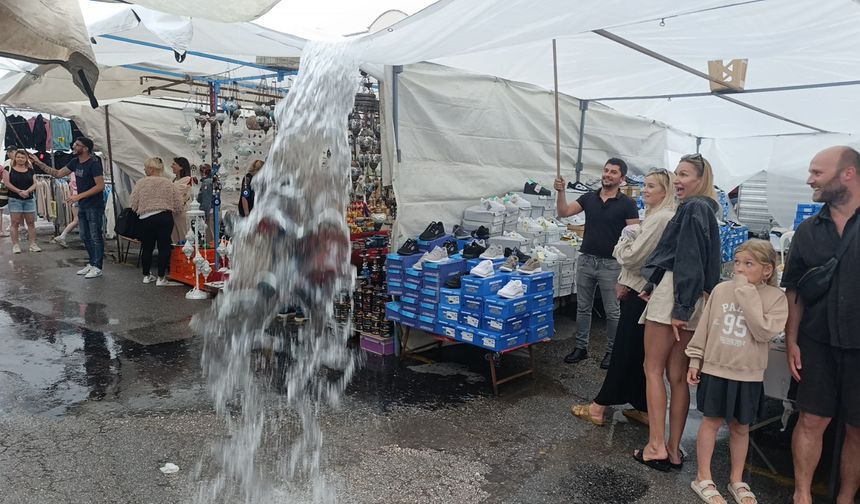 Manavgat'ta sağanak yağışa rağmen akın ettiler