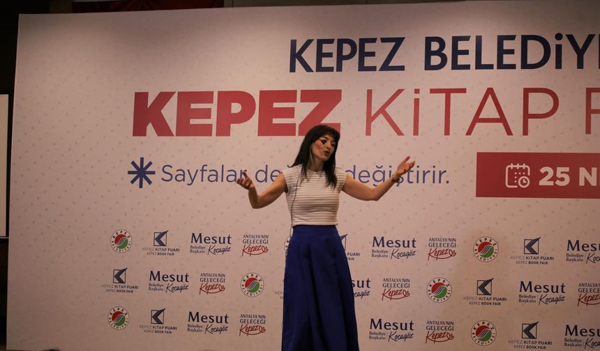 Akademisyen Bencik Kepez Kitap Fuarı’nda