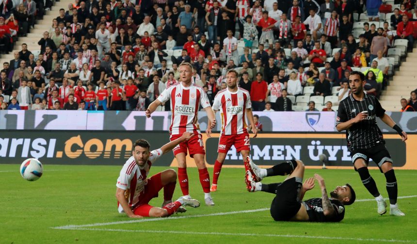 Antalyaspor evinde 3 puanı kaptı