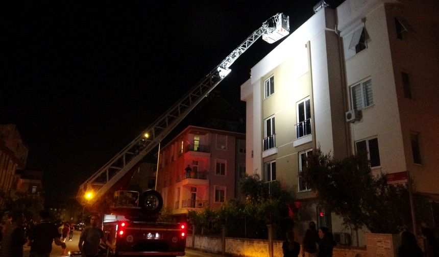 Antalya'da yangın panik yarattı