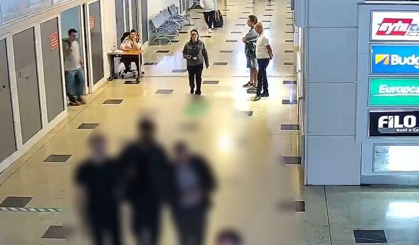 Yuttukları kapsüllerle havalimanında yakalandılar