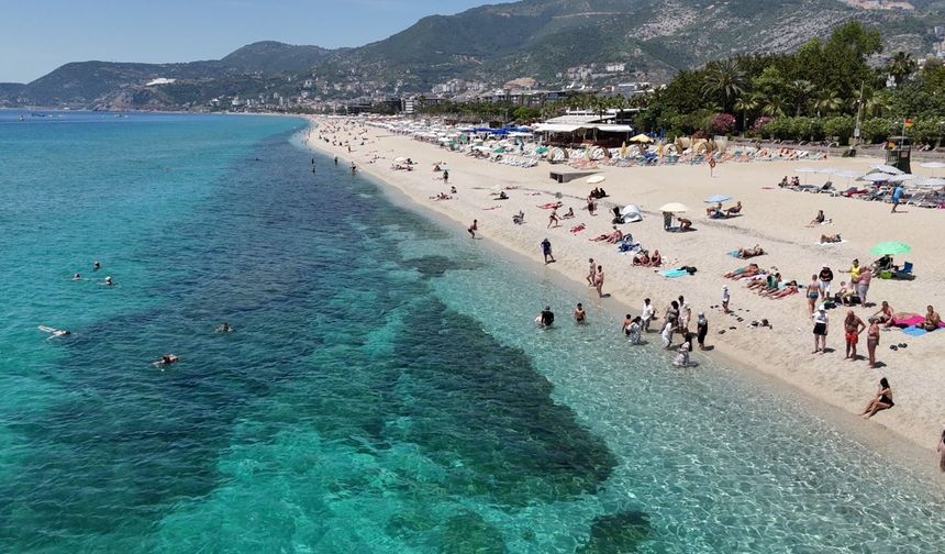 Hava ısınınca Kleopatra Plajı doldu