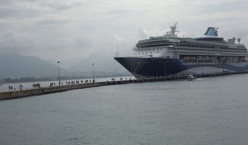 Dev kruvaziyer Alanya'da