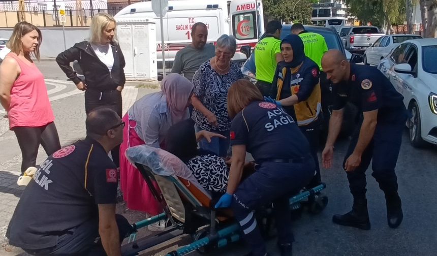 Yaya geçidinde otomobil çarptı