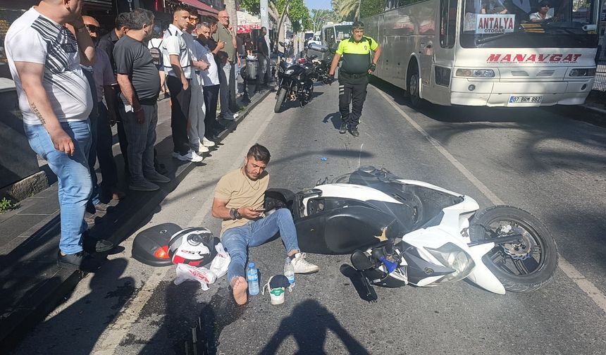 Manavgat'ta 2 motosiklet çarpıştı