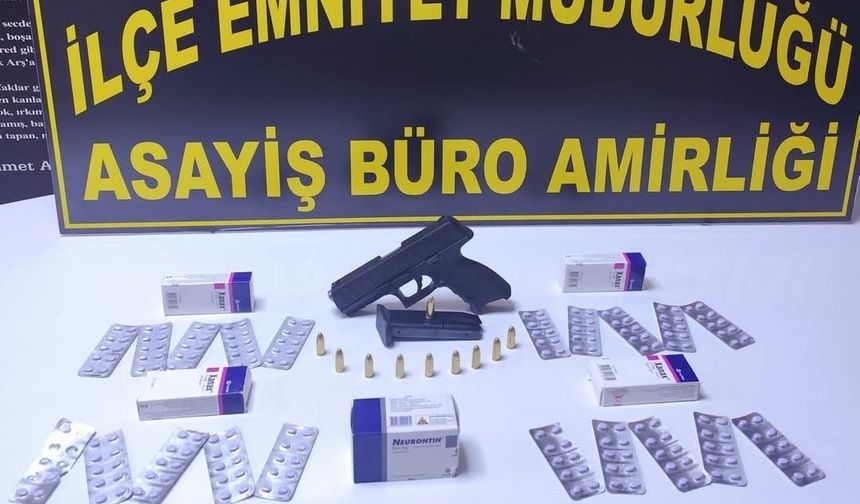 Alanya'da ruhsatsız silah ve uyuşturucu hap ele geçirildi