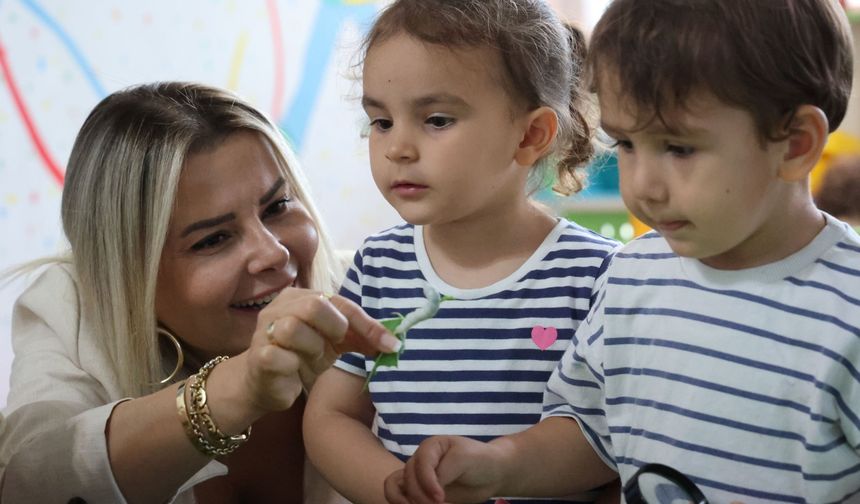Minikler ipek böceği ile tanışıyor