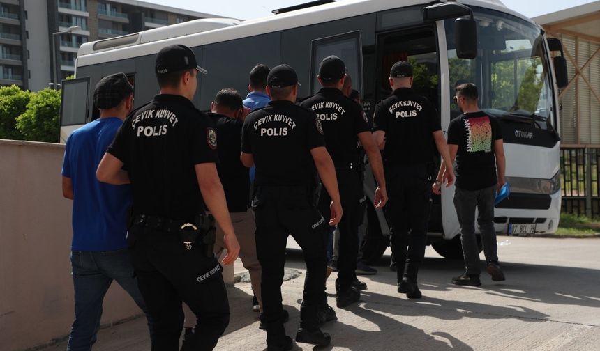 Antalya'da bin 316 aranan şahıs yakalandı