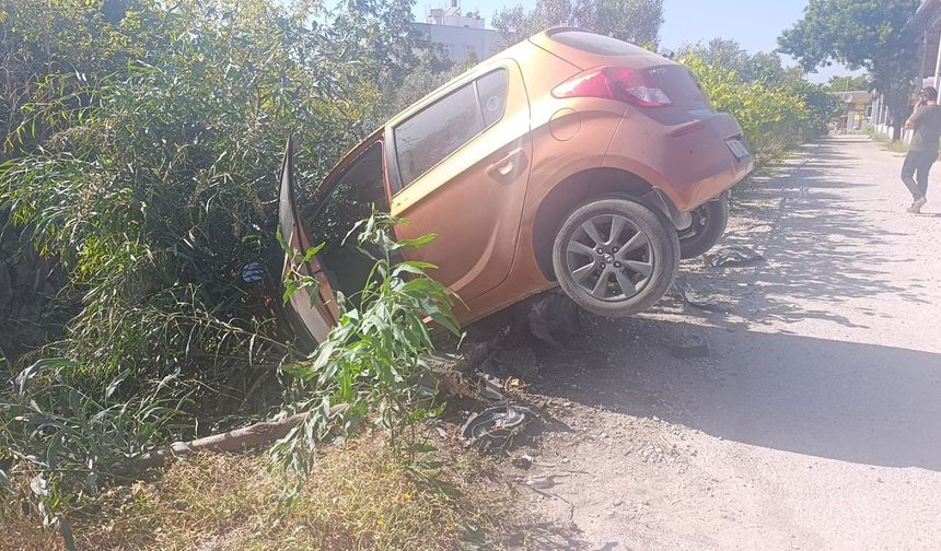 Virajı alamayan araçlar bahçeye uçuyor