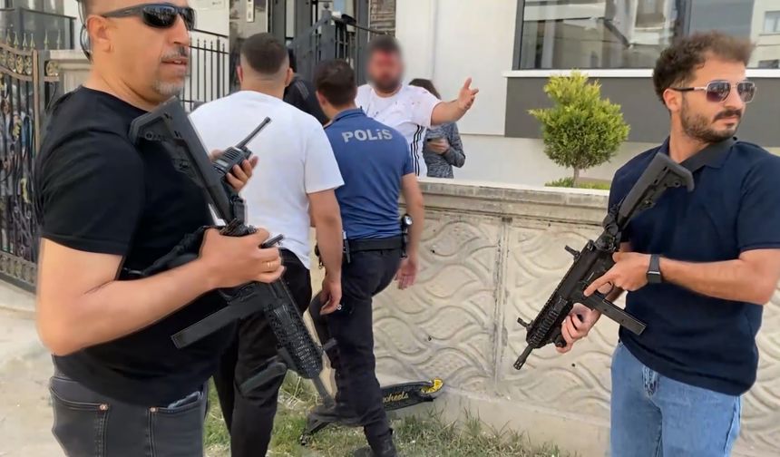 Kaza yeri savaş alanına döndü: 2'si silahla 8 kişi yaralandı