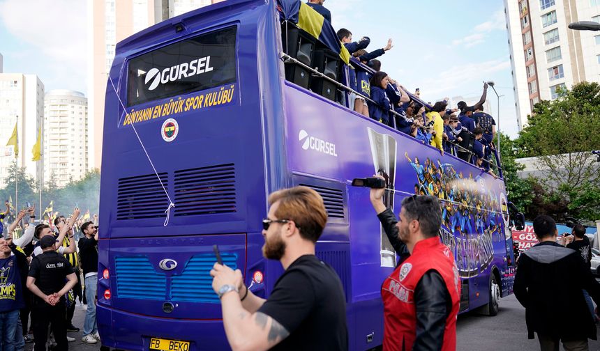 Fenerbahçe Euroleague şampiyonluğunu taraftarıyla kutladı