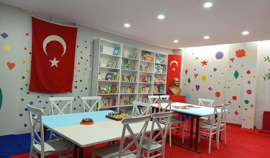 AÜ'lü öğrencilerden Hatay'da kütüphane