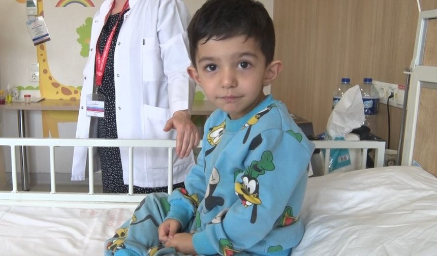 3 yaşındaki çocuğun bağırsağından 7 tane mıknatıs çıktı