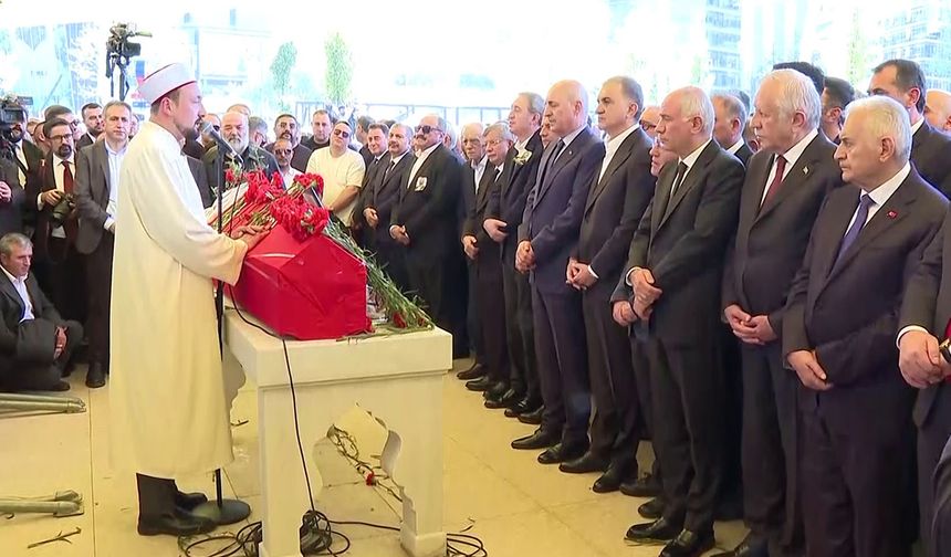 Sırrı Süreyya Önder son yolculuğuna uğurlandı