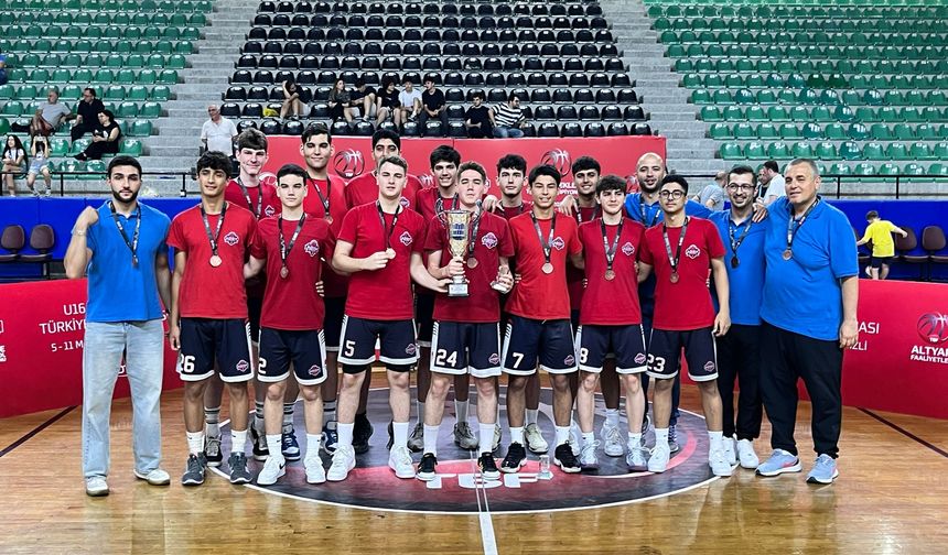 Genç takımdan Antalya’ya ilk kupa