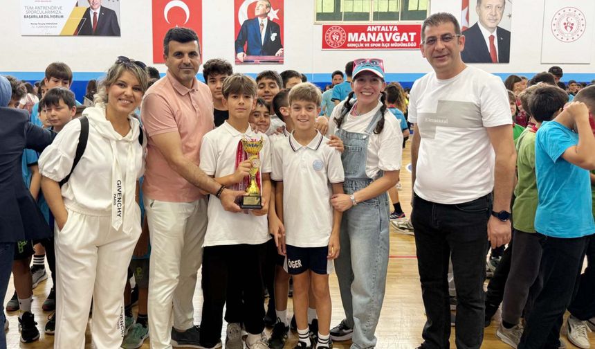Genç sporcular madalyalarını aldı