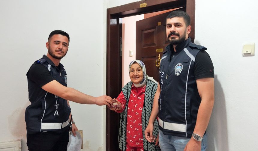 Kaybettiği cüzdanını zabıta teslim etti