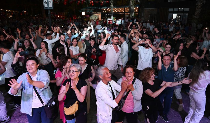 Kemer'de 19 Mayıs konseri coşkusu