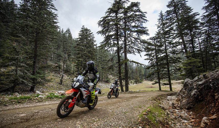 Motosiklet tutkunları Kemer'de buluşuyor