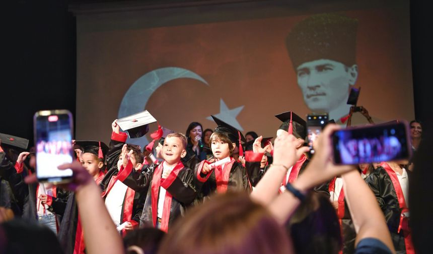 Minikler kep attı