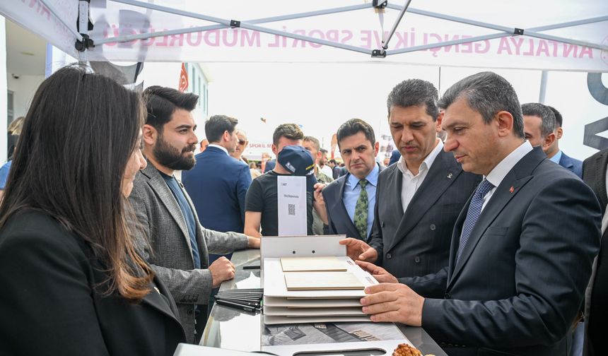 Liseliler işverenlerle buluştu