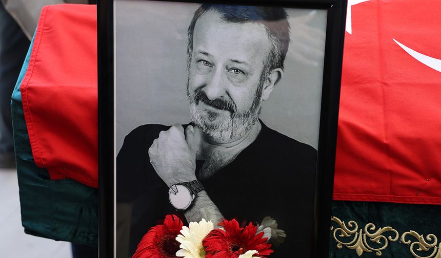 Ünlü sanatçı son yolculuğuna uğurlandı
