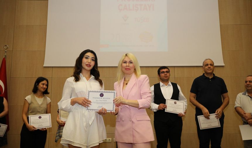 Başarı gösteren öğrencilere ödül