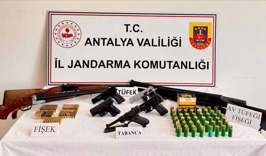 Serik'te ruhsatsız silah operasyonu