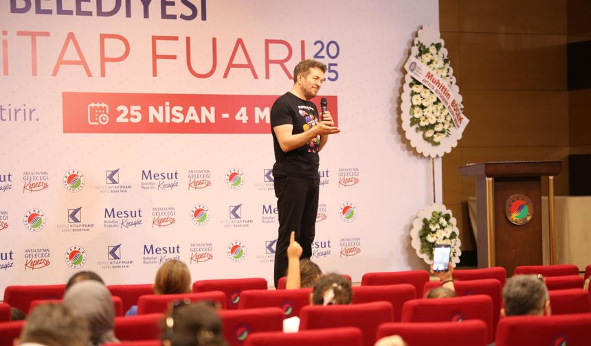 Varol Yaşaroğlu, Kepez Kitap Fuarı’nda