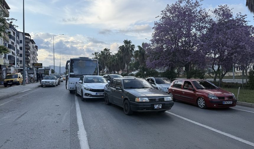 Zincirleme kazada 2’si çocuk 3 kişi yaralandı