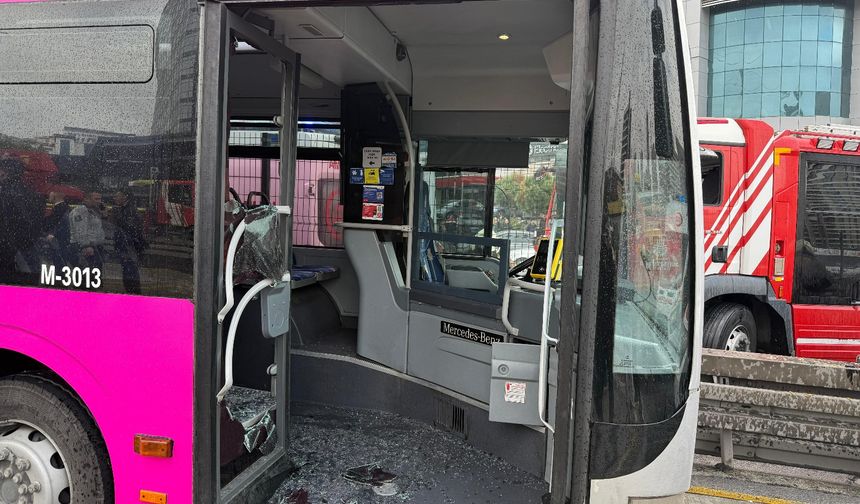 İki metrobüs çarpıştı: 1 ölü