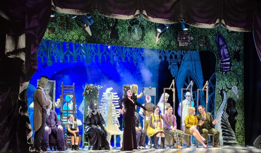 Addams Ailesi Antalya’da büyüledi