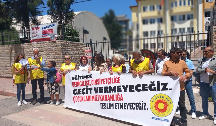 Okul önünde taciz eylemi