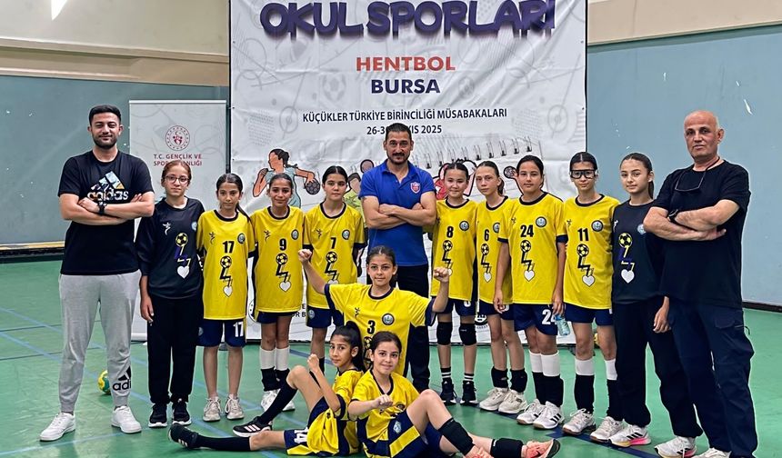 Küçük kızlardan büyük başarı